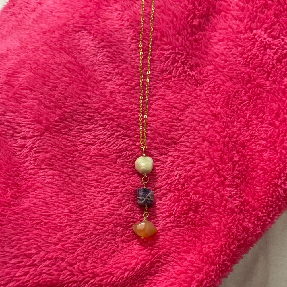 Elegant Gold and Multicolor Pendant Necklace Stainless Steel and Quarz